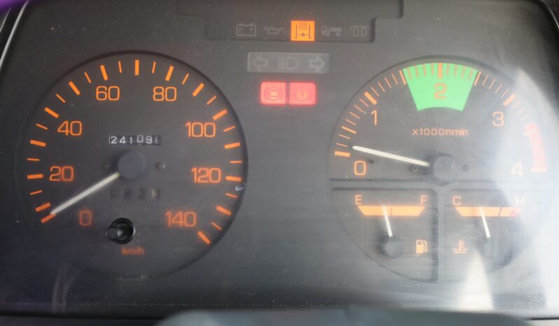
								Mitsubishi Canter – Orange full									