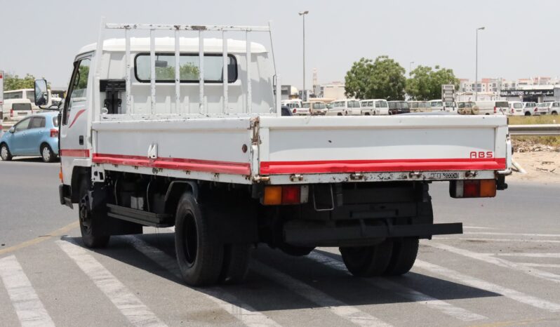 
								Mitsubishi Canter white Red full									