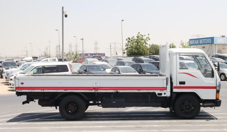 
								Mitsubishi Canter white Red full									