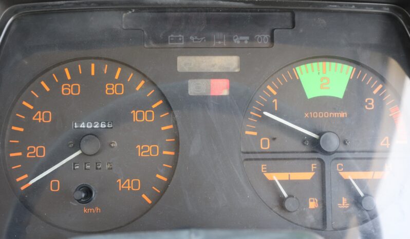 
								Mitsubishi Canter white Tempo full									