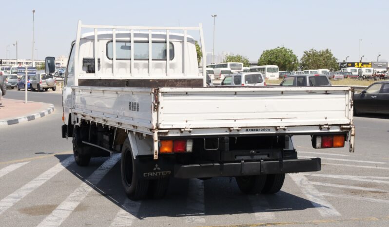 
								Mitsubishi Canter white Tempo full									