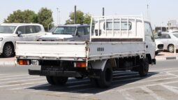 
										Mitsubishi Canter white Tempo full									