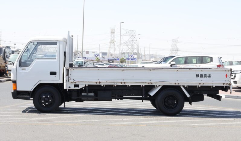 
								Mitsubishi Canter white Tempo full									