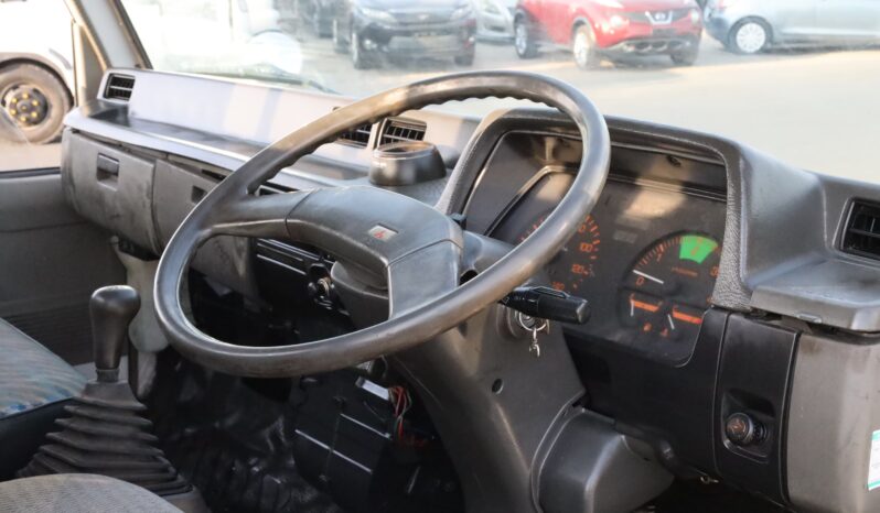 
								Mitsubishi Canter 2.0 White full									