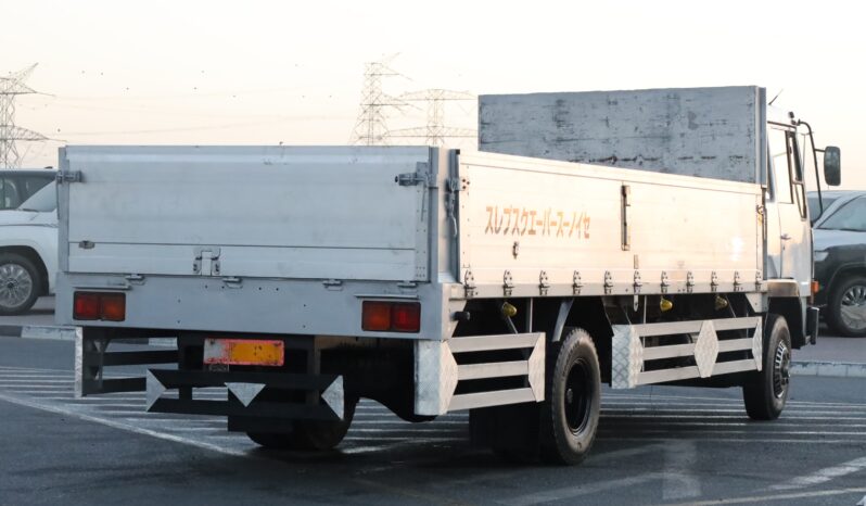 
								Mitsubishi Fuso Fighter White Medium-Duty Truck full									