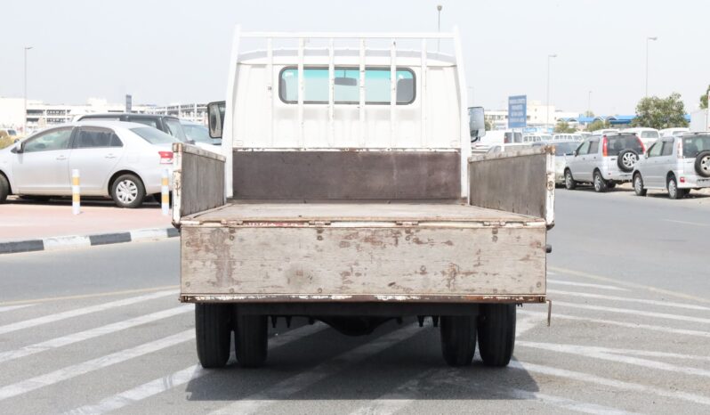 
								Mitsubishi Canter White Flatbed Truck full									