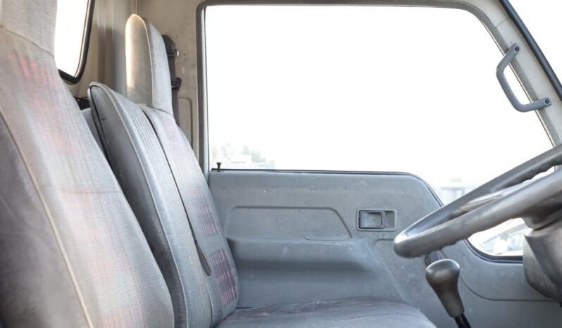 
								Mitsubishi Fuso Fighter Orange full									