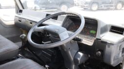 
										Mitsubishi Canter white full									