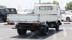 
										Mitsubishi Canter white full									