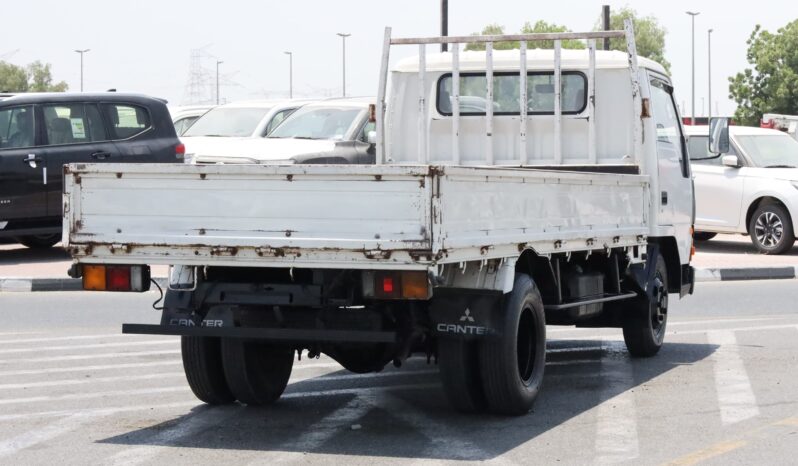 
								Mitsubishi Canter white full									
