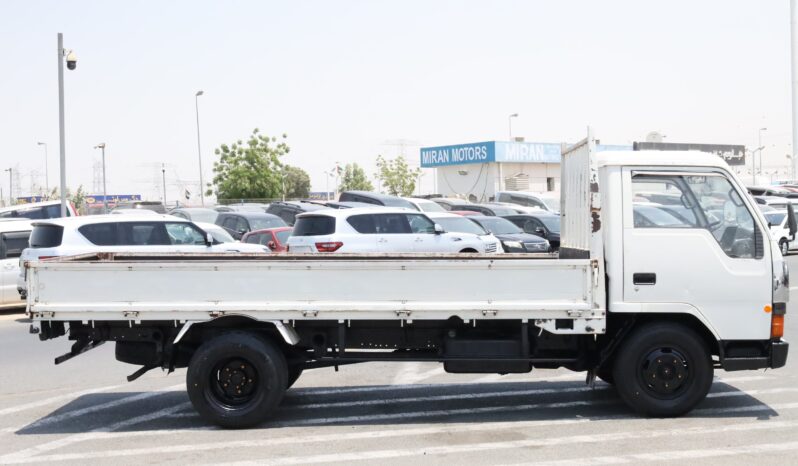 
								Mitsubishi Canter white full									