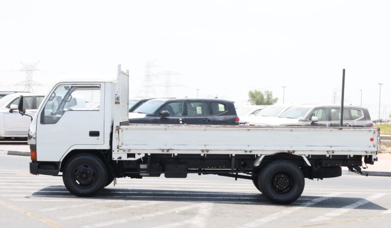 
								Mitsubishi Canter white full									