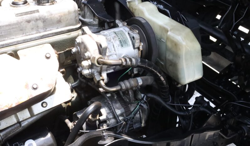 
								Mitsubishi Canter white full									