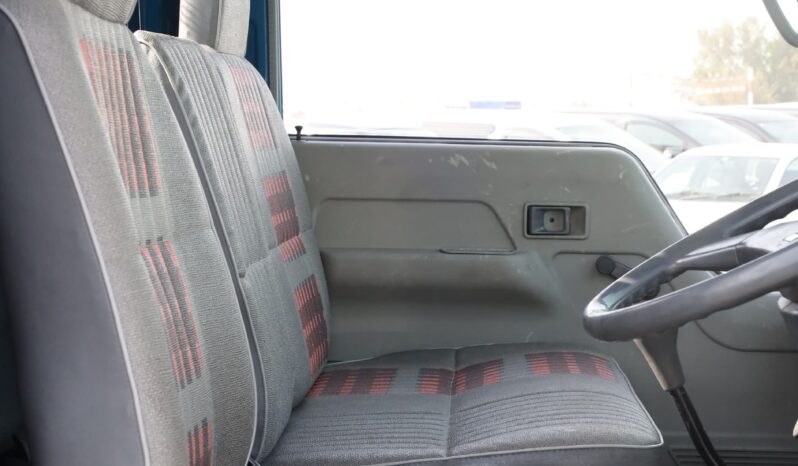 
								Mitsubishi Fuso Fighter Deep Blue full									