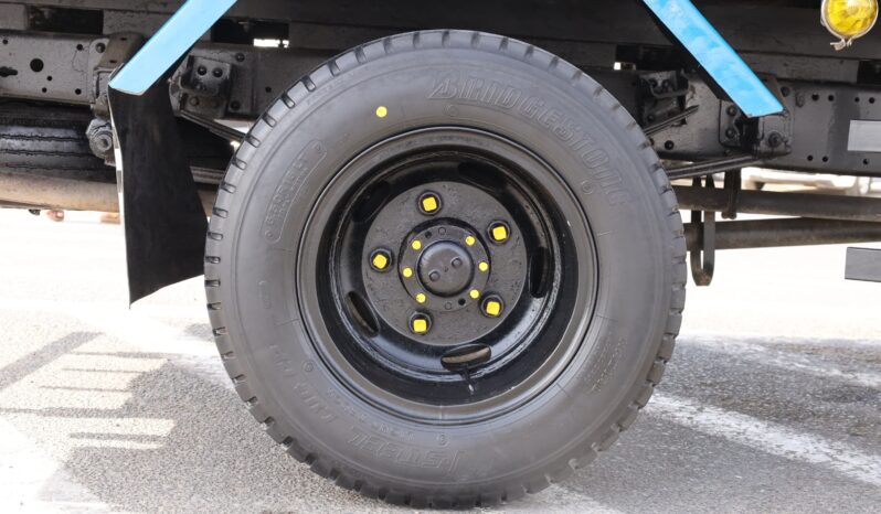 
								Mitsubishi Fuso Fighter Deep Blue full									