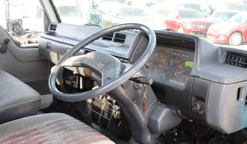 
								Mitsubishi Fuso Blue full									