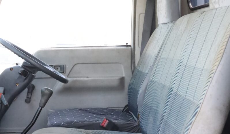 
								Mitsubishi Fuso Fighter Silver full									