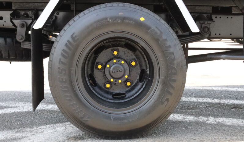 
								Mitsubishi Fuso Fighter Silver full									