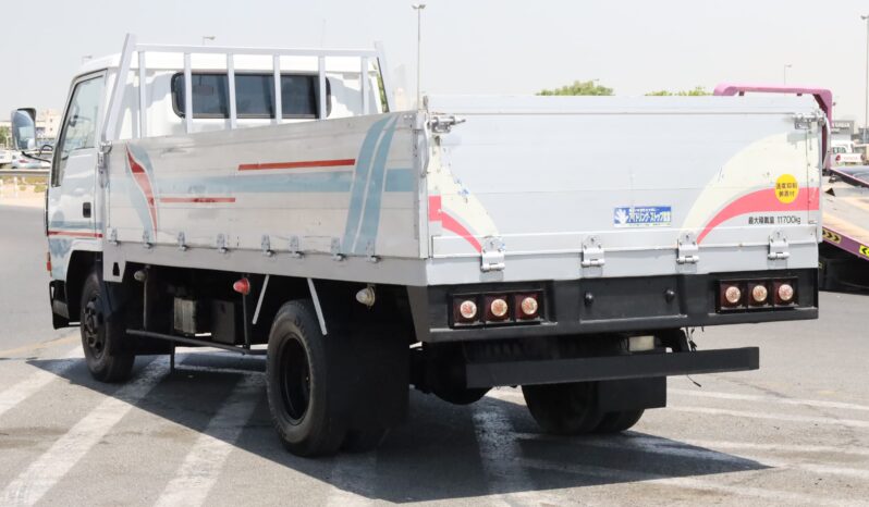 
								Mitsubishi Fuso Fighter Silver full									