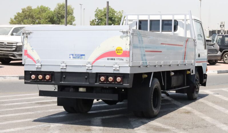 
								Mitsubishi Fuso Fighter Silver full									