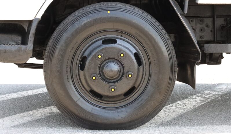 
								Mitsubishi Fuso Fighter 30 white full									