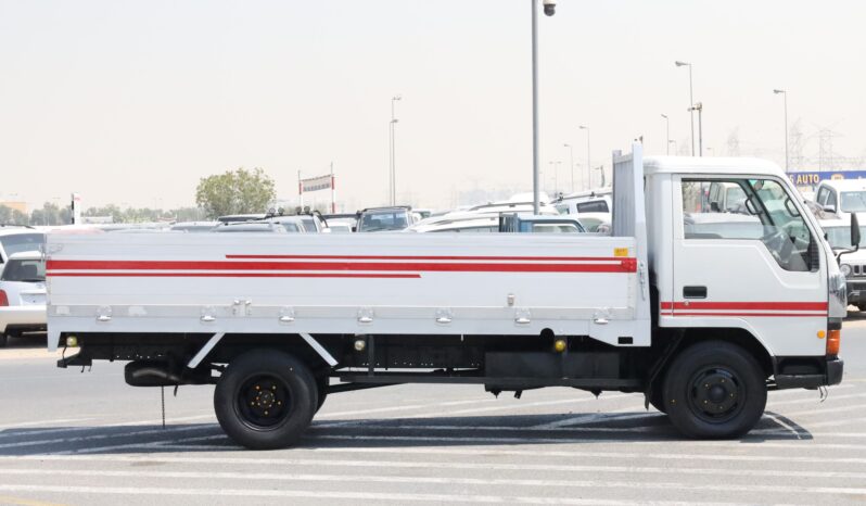 
								Mitsubishi Fuso Fighter 30 white full									