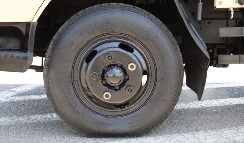 
								Mitsubishi Fuso Yellow full									