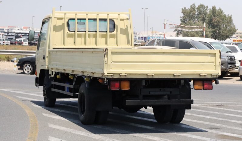 
								Mitsubishi Fuso Yellow full									