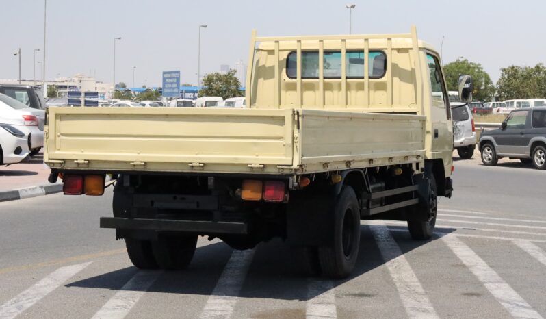 
								Mitsubishi Fuso Yellow full									