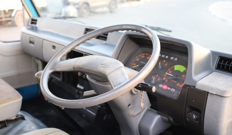 
								Mitsubishi Canter Blue Hydraulic Tipper Truck full									