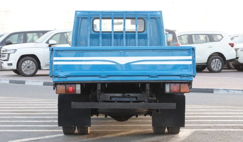 
								Mitsubishi Canter 2.0 Blue Flatbed Truck full									