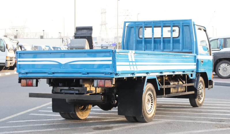
								Mitsubishi Canter 2.0 Blue Flatbed Truck full									