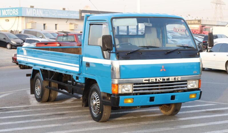 
								Mitsubishi Canter 2.0 Blue Flatbed Truck full									