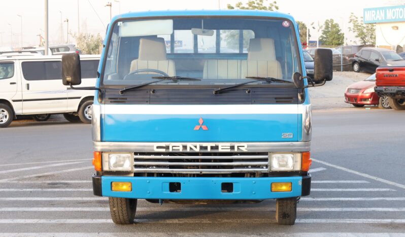 
								Mitsubishi Canter 2.0 Blue Flatbed Truck full									