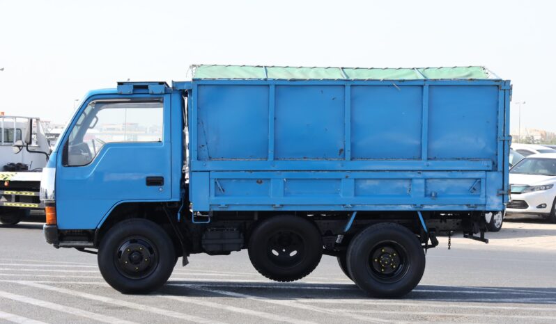 
								Mitsubishi Canter Blue Hydraulic Tipper Truck full									