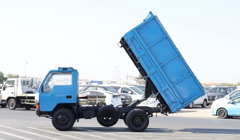 
								Mitsubishi Canter Blue Hydraulic Tipper Truck full									