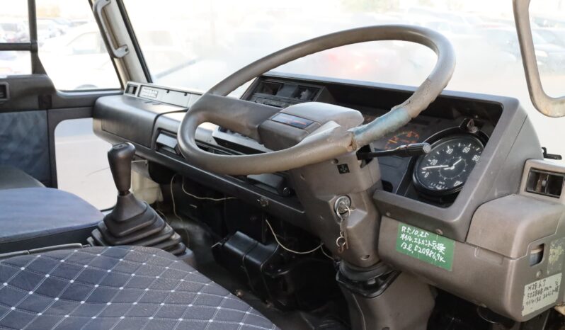 
								Nissan Diesel Flatbed Truck Green full									