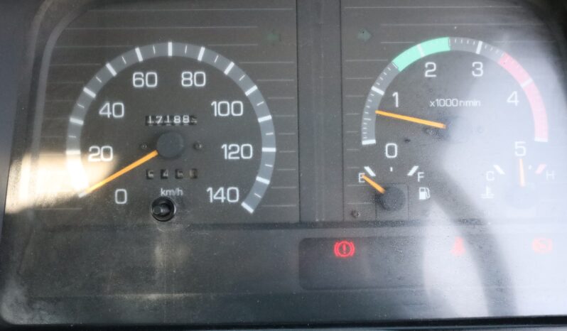 
								Mitsubishi Canter white full									