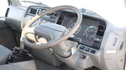 
										Mitsubishi Canter white full									