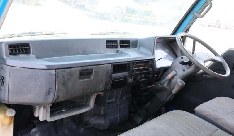 
								Mitsubishi Canter Truck Blue full									