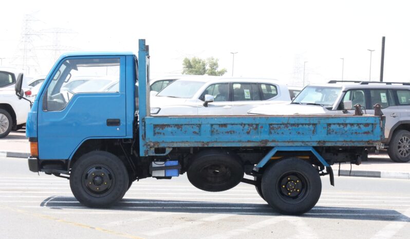 
								Mitsubishi Canter Truck Blue full									
