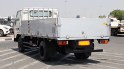 
										Mitsubishi Canter white long Truck full									