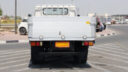 
										Mitsubishi Canter white long Truck full									