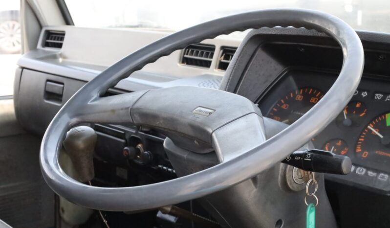 
								Mitsubishi Canter 2.0 4WD full									