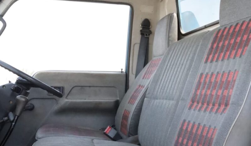 
								Mitsubishi Canter 2.0 4WD full									