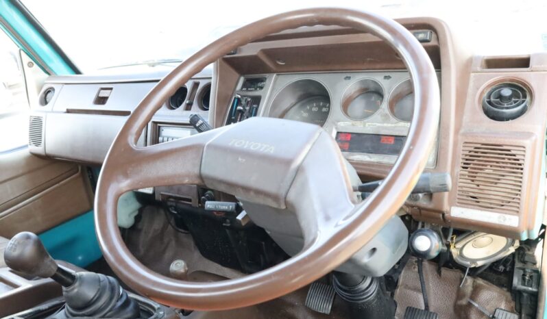 
								Toyota Dyna light-duty full									