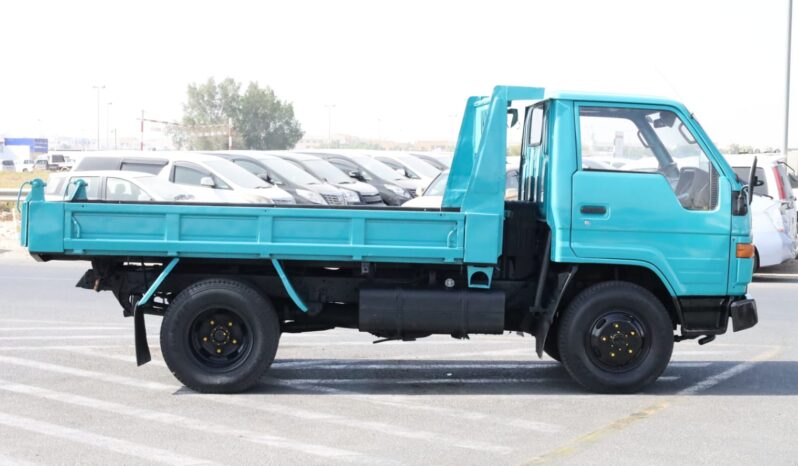 
								Toyota Dyna light-duty full									