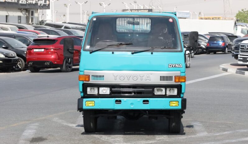 
								Toyota Dyna light-duty full									