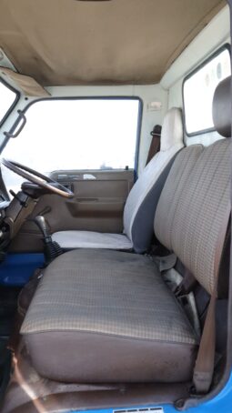 
										Toyota Dyna 200 Blue full									