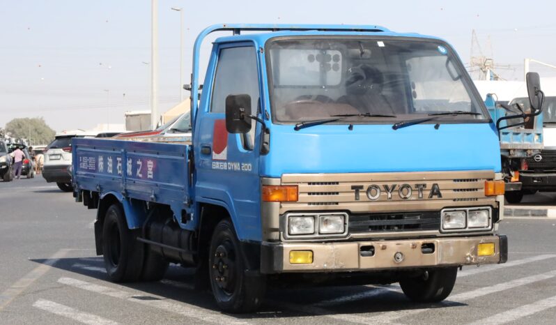 
								Toyota Dyna 200 Blue full									